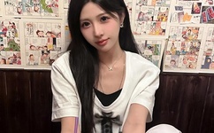 掀开奶罩边躁狠狠躁学生